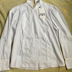 Elegant long sleeve blouse made of very fresh yarn